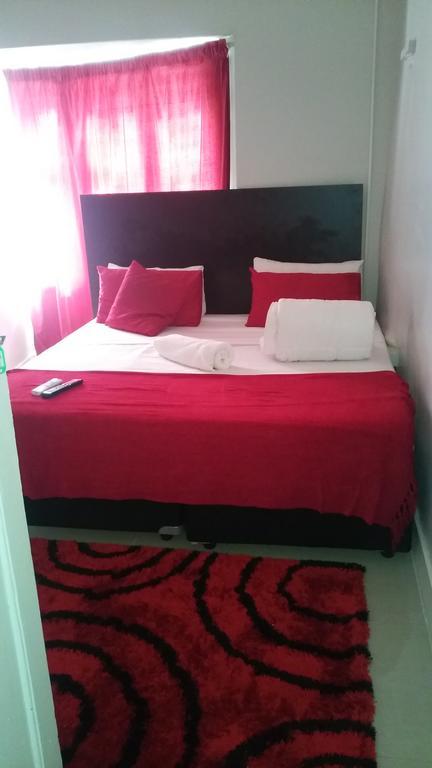 Valley Guest House Pretoria-Noord Extérieur photo