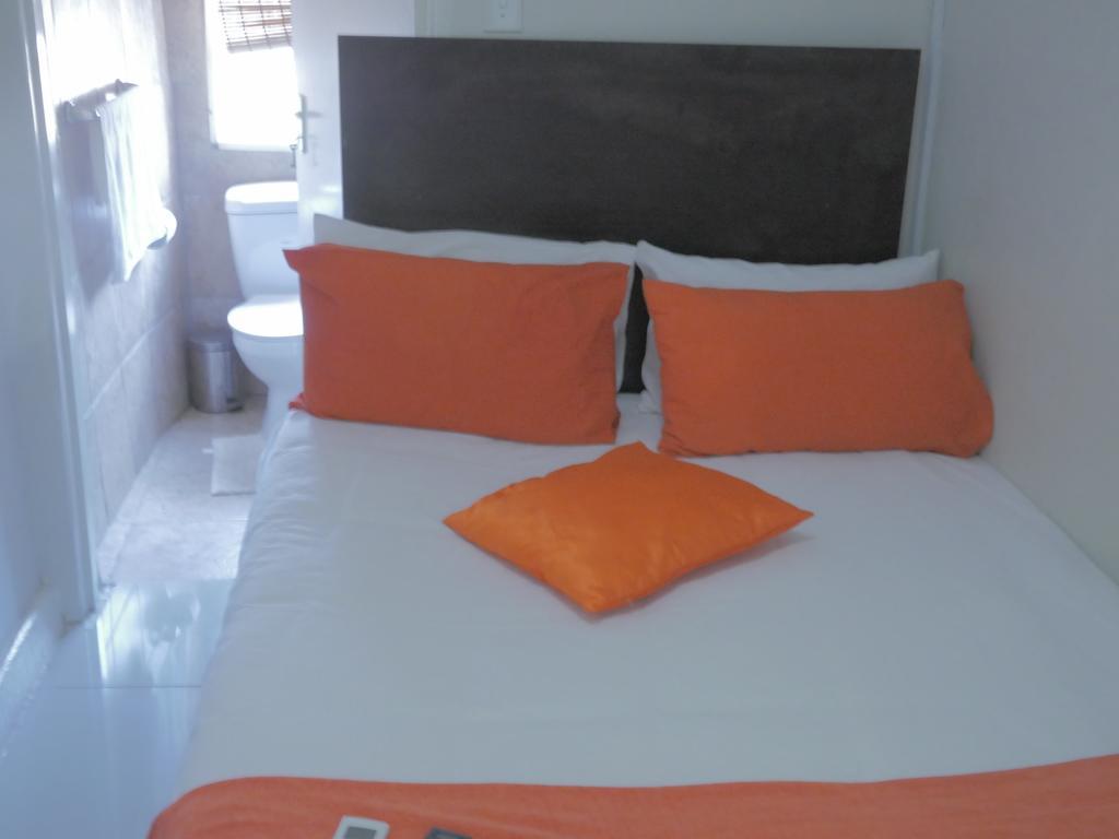 Valley Guest House Pretoria-Noord Extérieur photo