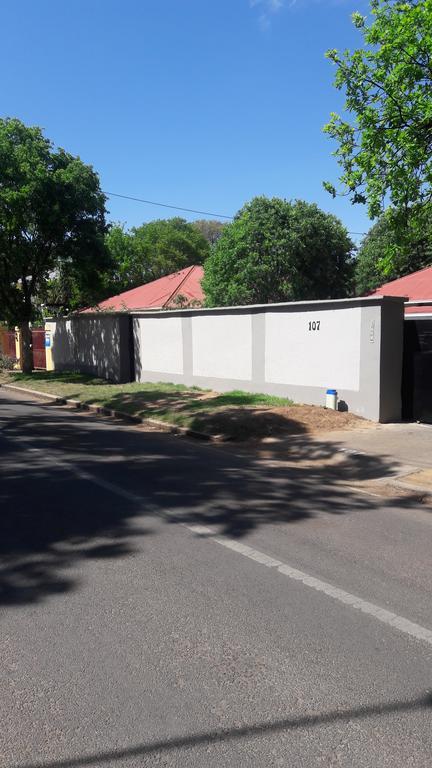Valley Guest House Pretoria-Noord Extérieur photo
